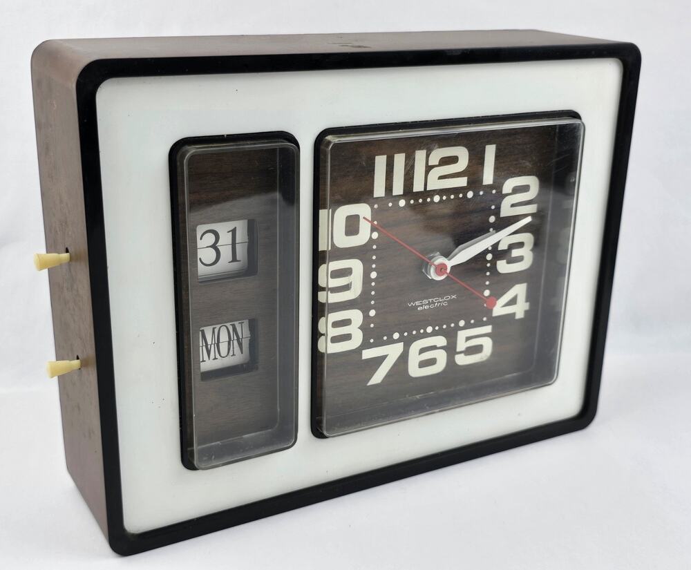 Westclox S-37B Electric Wall Clock Flip Day/Date Faux Wood Grain Works Perfect